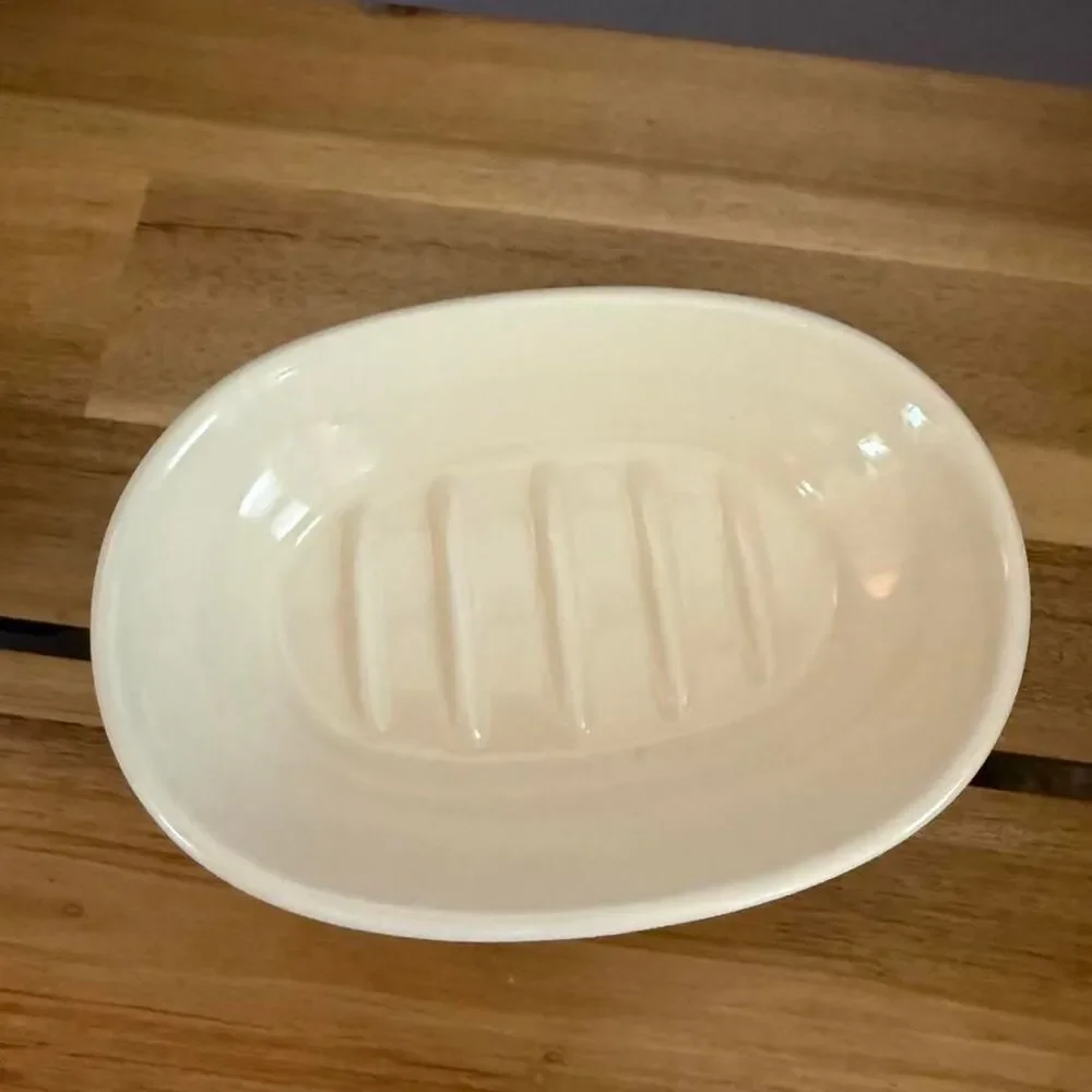 White and gold ceramic soap dish